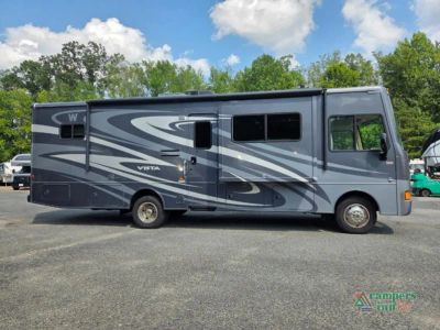 2014 Winnebago Vista — side profile view