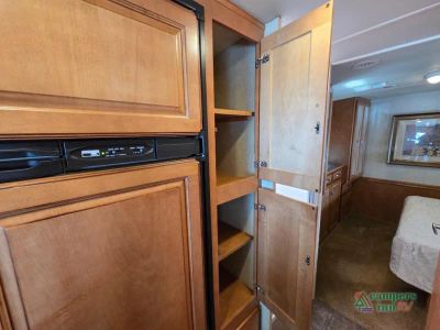 2014 Winnebago Vista — photo 49 view