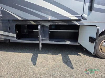2014 Winnebago Vista — photo 11 view