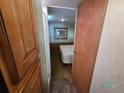 2014 Winnebago Vista — photo 50 view