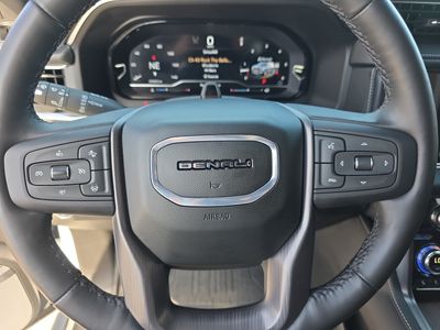 2024 GMC Yukon - Photo 19