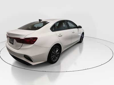 2024 Kia Forte — photo 7 view