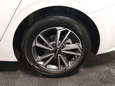 2024 Kia Forte — photo 10 view