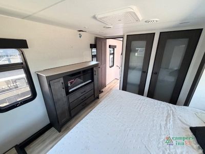 2026 Venture RV SportTrek Touring Edition — photo 39 view
