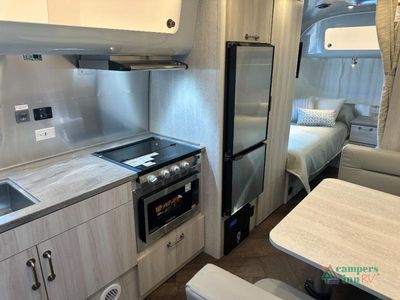 2025 Airstream International - Photo 48