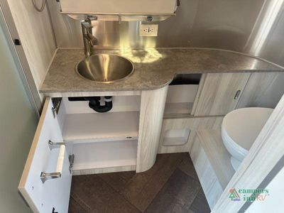 2025 Airstream International - Photo 41