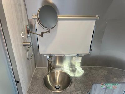 2025 Airstream International - Photo 40