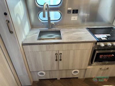 2025 Airstream International - Photo 16