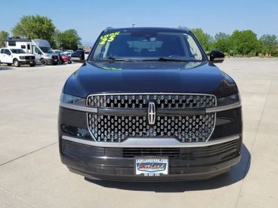 2025 Lincoln Navigator — detail view