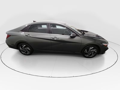 2025 Hyundai Elantra — photo 8 view