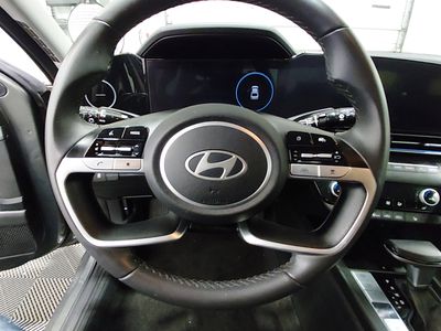 2025 Hyundai Elantra — photo 12 view