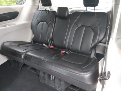 2023 Chrysler Pacifica — photo 17 view