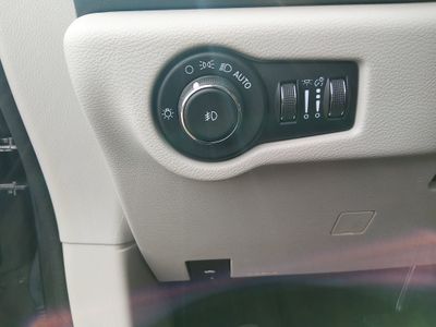 2023 Chrysler Pacifica — photo 13 view