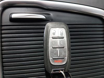 2023 Chrysler Pacifica — photo 15 view
