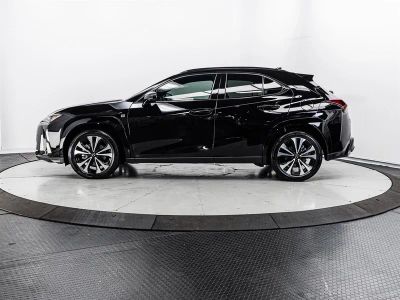 2025 Lexus UX - Photo 8