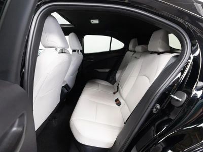 2025 Lexus UX - Photo 6