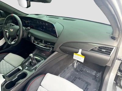 2025 Cadillac CT5-V — photo 13 view