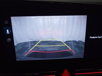 2025 Hyundai Elantra — photo 16 view