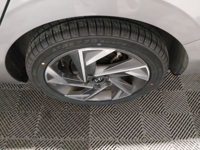 2025 Hyundai Elantra — photo 10 view