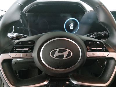 2025 Hyundai Elantra — photo 12 view