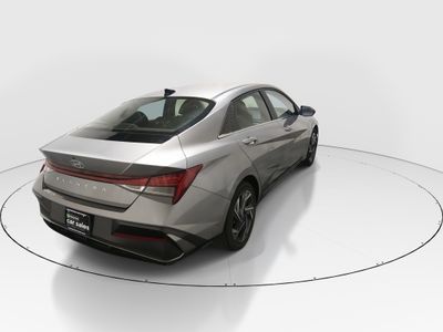 2025 Hyundai Elantra — photo 7 view