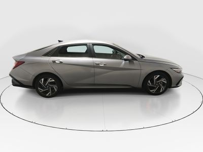 2025 Hyundai Elantra — photo 8 view