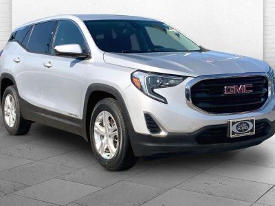 2020 GMC Terrain SLE in Quicksilver Metallic — front three-quarter view