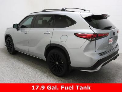 2023 Toyota Highlander FWD - Photo 9