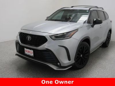 2023 Toyota Highlander FWD - Photo 2