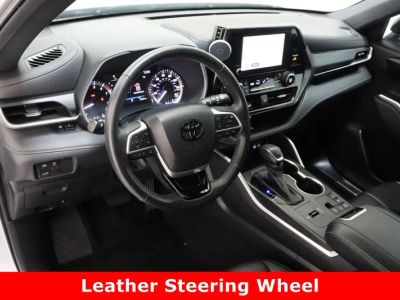 2023 Toyota Highlander FWD - Photo 13