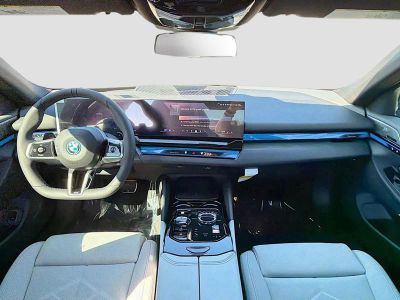 2026 BMW 5 Series — photo 17 view