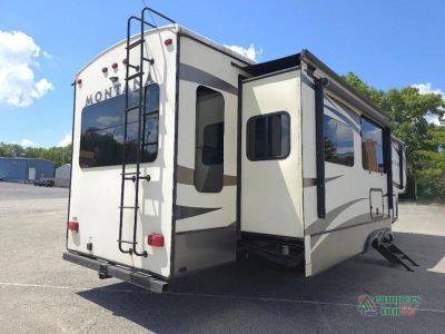2017 Keystone RV Montana — photo 7 view