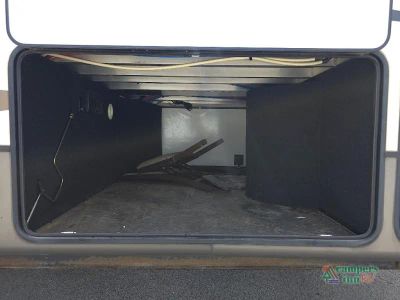 2017 Keystone RV Montana — photo 9 view