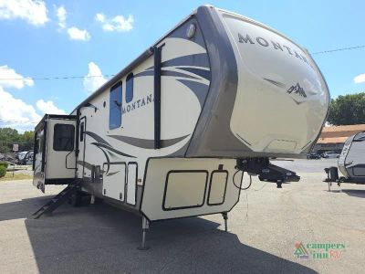 2017 Keystone RV Montana — front three-quarter view