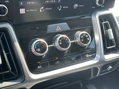 2023 Kia Sorento — photo 16 view