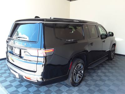 2023 Jeep Wagoneer L - Photo 2