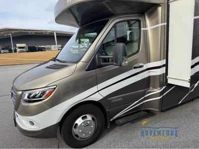 2023 Winnebago Navion — photo 7 view