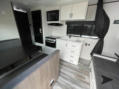 2025 Jayco Jay Flight SLX - Photo 9