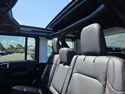 2026 Jeep Wrangler — photo 7 view