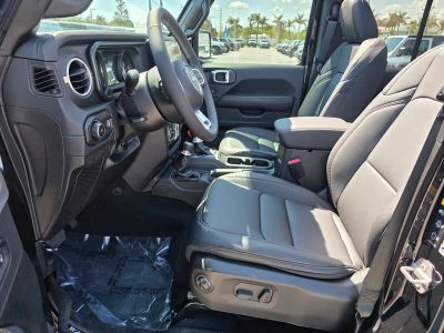 2026 Jeep Wrangler — photo 13 view