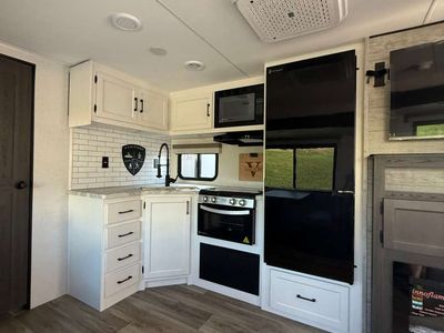 2025 Venture RV Stratus - Photo 13