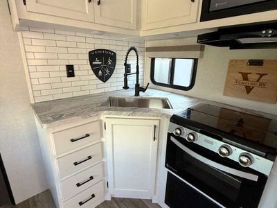 2025 Venture RV Stratus - Photo 14