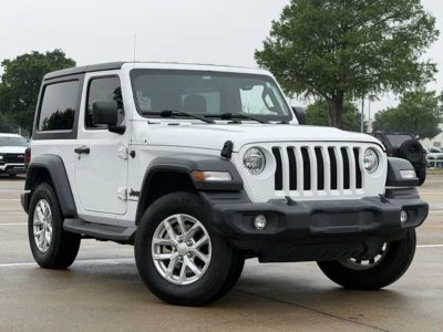 2023 Jeep Wrangler - Photo 2