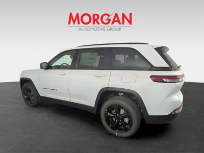 2025 Jeep Grand Cherokee — engine compartment view
