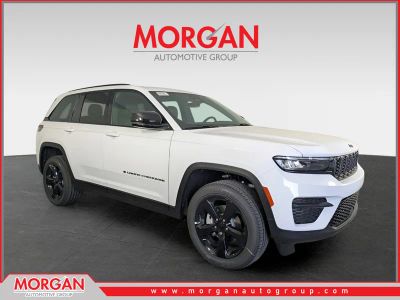 2025 Jeep Grand Cherokee Altitude X in White — front three-quarter view