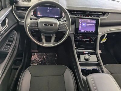 2025 Jeep Grand Cherokee — photo 13 view