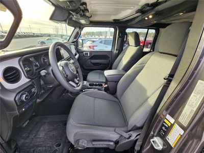 2026 Pre-Owned 2025 Jeep Wrangler 4xe - Photo 13