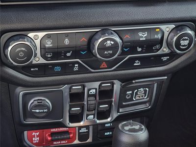 2026 Pre-Owned 2025 Jeep Wrangler 4xe - Photo 17