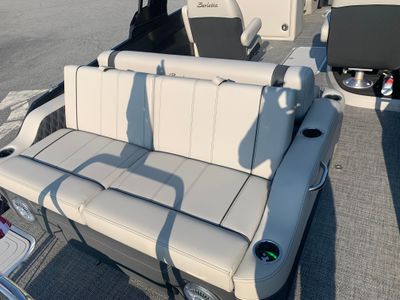 2026 Barletta Lusso L23UC - Photo 2