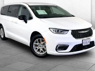 2024 Chrysler Pacifica Touring L in Bright White Clea — front three-quarter view